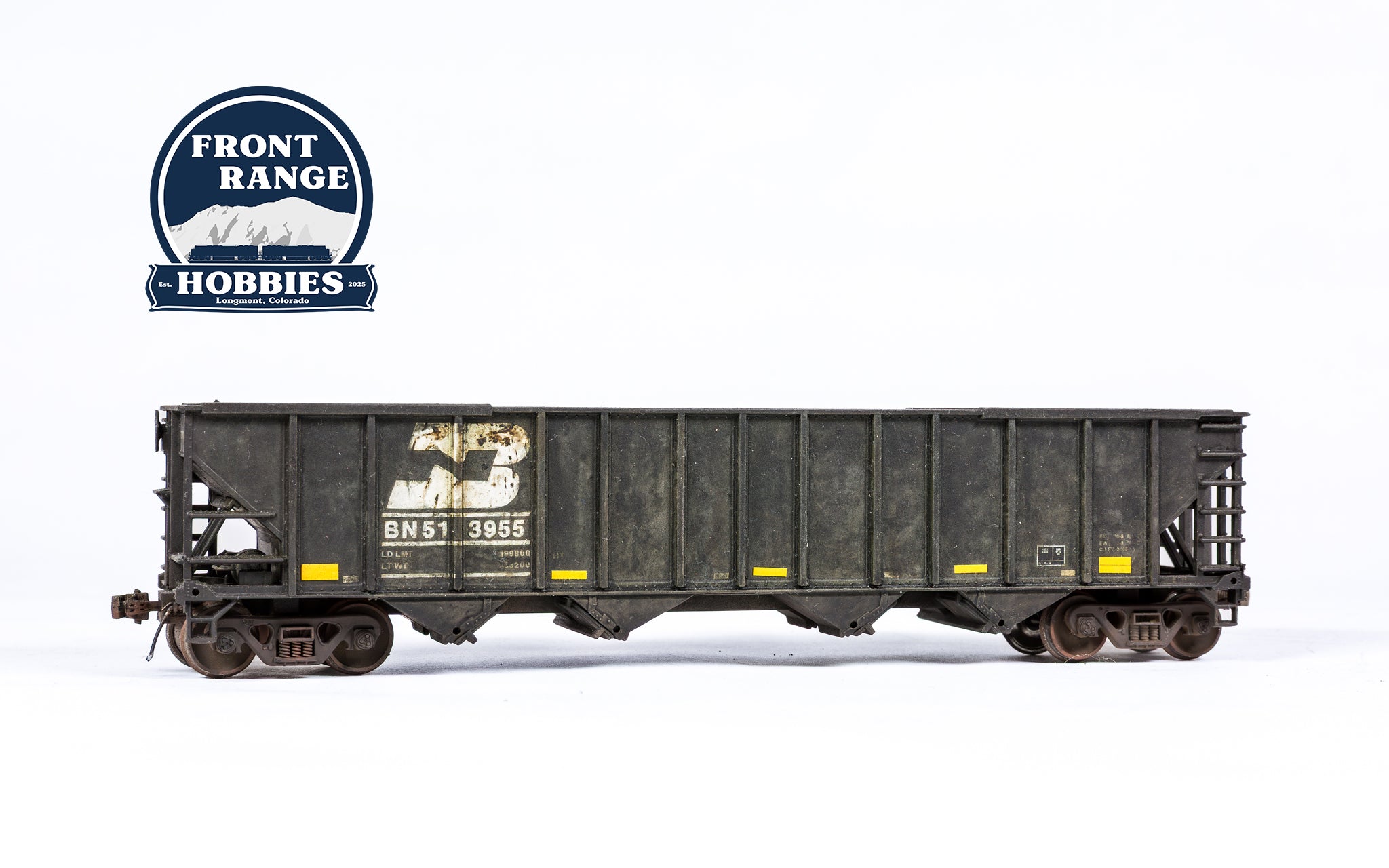 HO Scale Walthers Mainline 50' 100-Ton 4-Bay Hopper - Ready to Run -- Burlington Northern #513955 (Weathered) w/ Tie Load