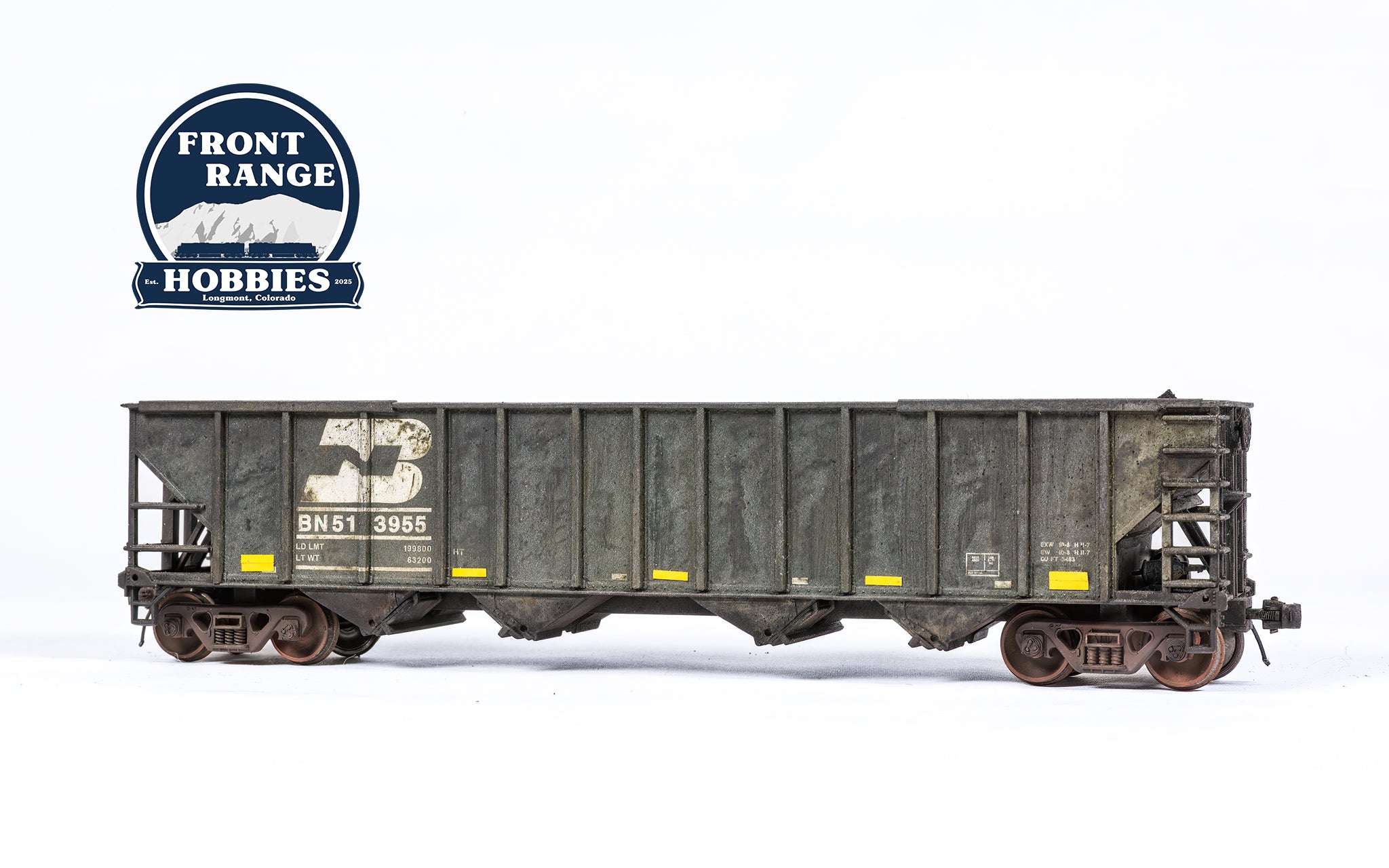 HO Scale Walthers Mainline 50' 100-Ton 4-Bay Hopper - Ready to Run -- Burlington Northern #513955 (Weathered) w/ Tie Load