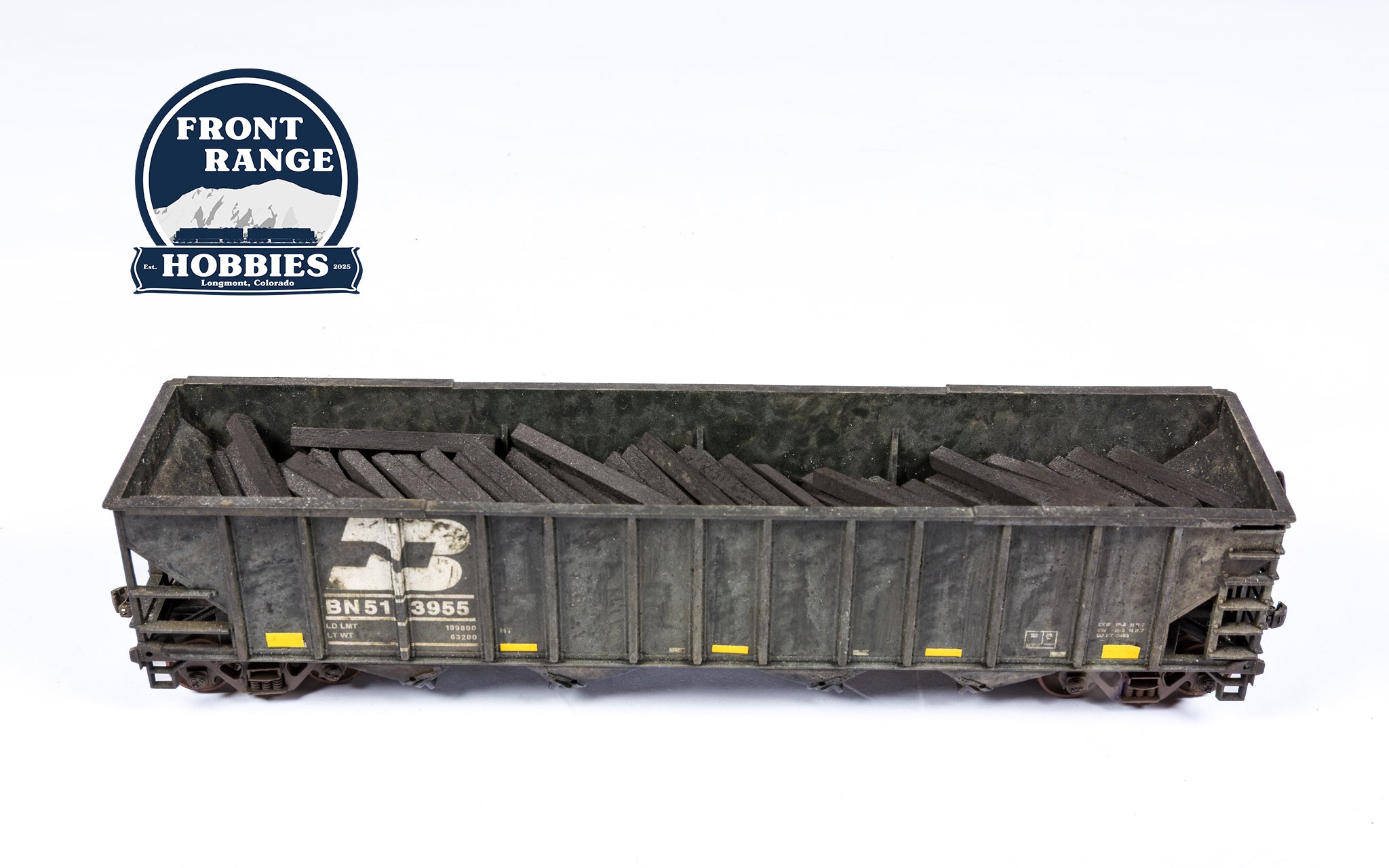 HO Scale Walthers Mainline 50' 100-Ton 4-Bay Hopper - Ready to Run -- Burlington Northern #513955 (Weathered) w/ Tie Load