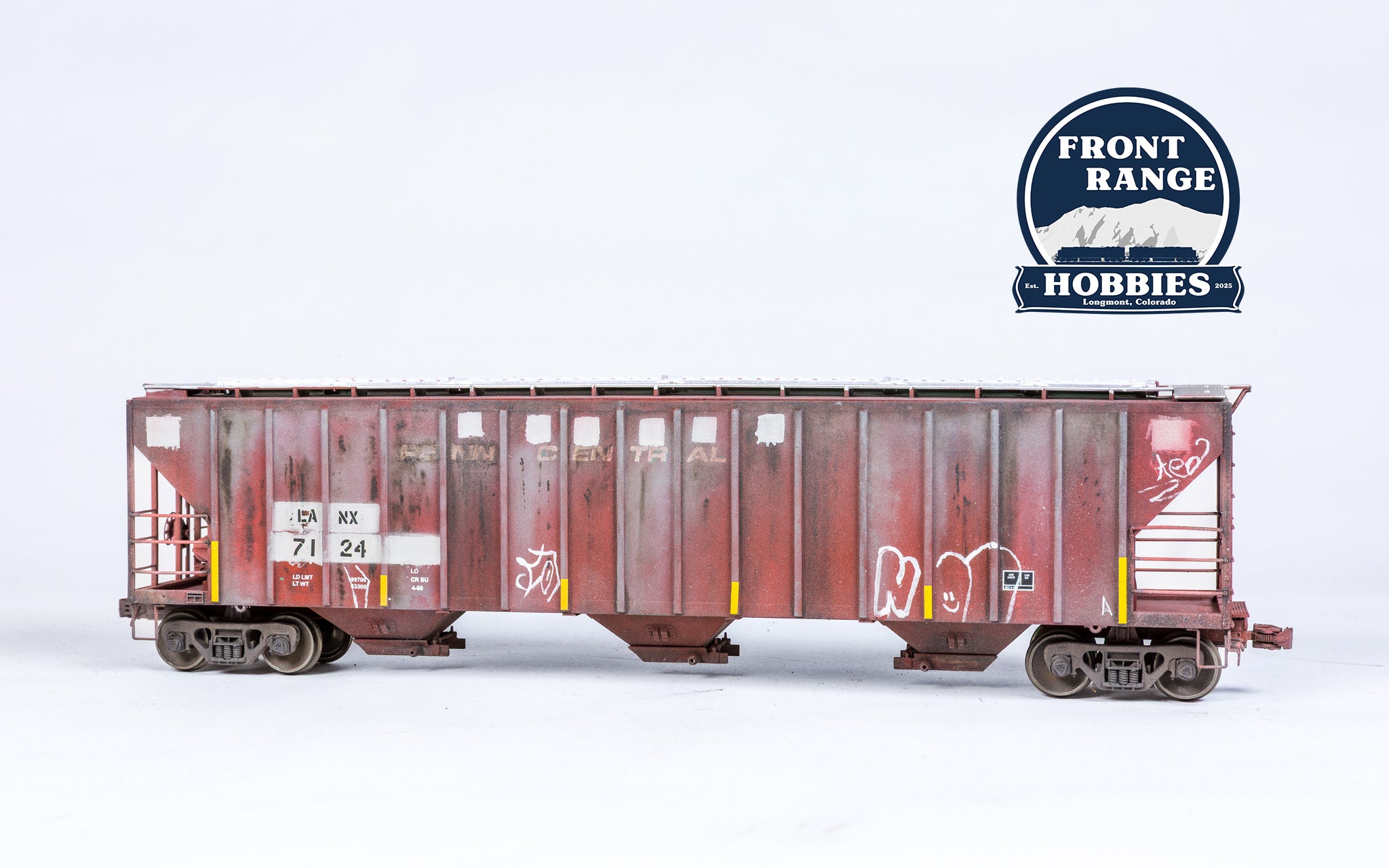 HO Scale ScaleTrains Operator Pullman Standard PS-2CD 4785cuft Covered Hopper, ex Penn Central, LANX # 7124 (Weathered)