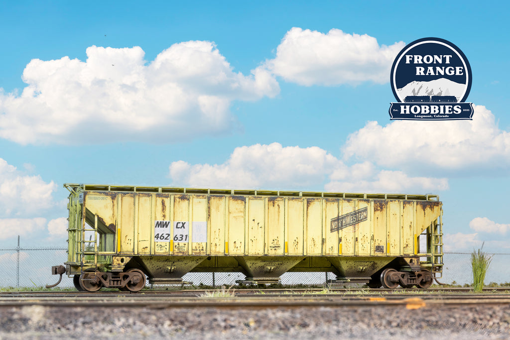 HO Scale Walthers Mainline Midwest Rail Car, ex-CNW PS-4750 Covered Hopper, #462631 (Weathered)