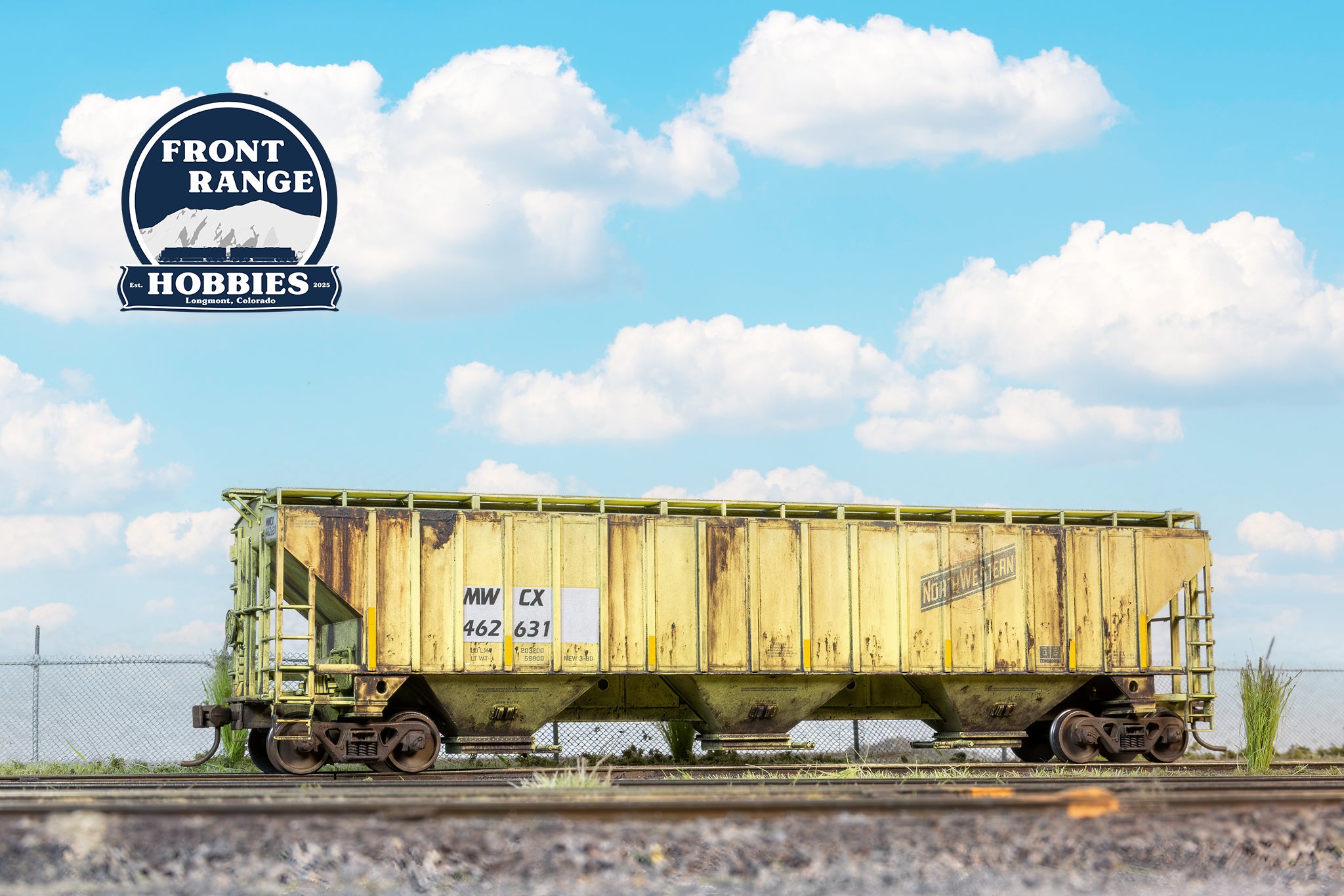 HO Scale Walthers Mainline Midwest Rail Car, ex-CNW PS-4750 Covered Hopper, #462631 (Weathered)