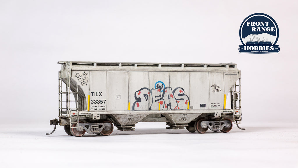 HO Scale 39' Trinity 3281 2-Bay Covered Hopper - Ready to Run -- Trinity Industries Leasing TILX #33357 (Weathered)